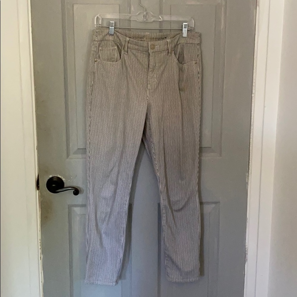 Cropped white and navy blue Chico pants